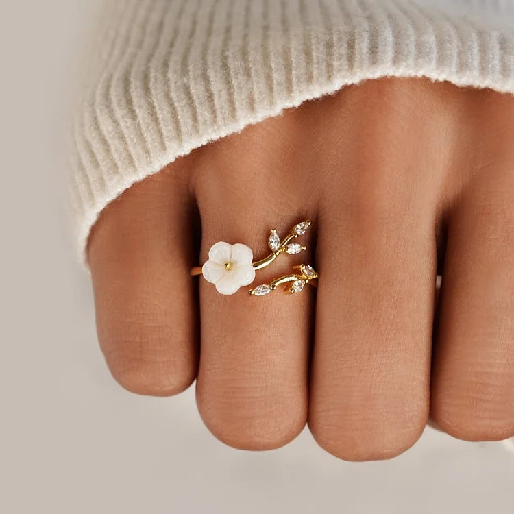 18K Gold Blossom Flower Ring