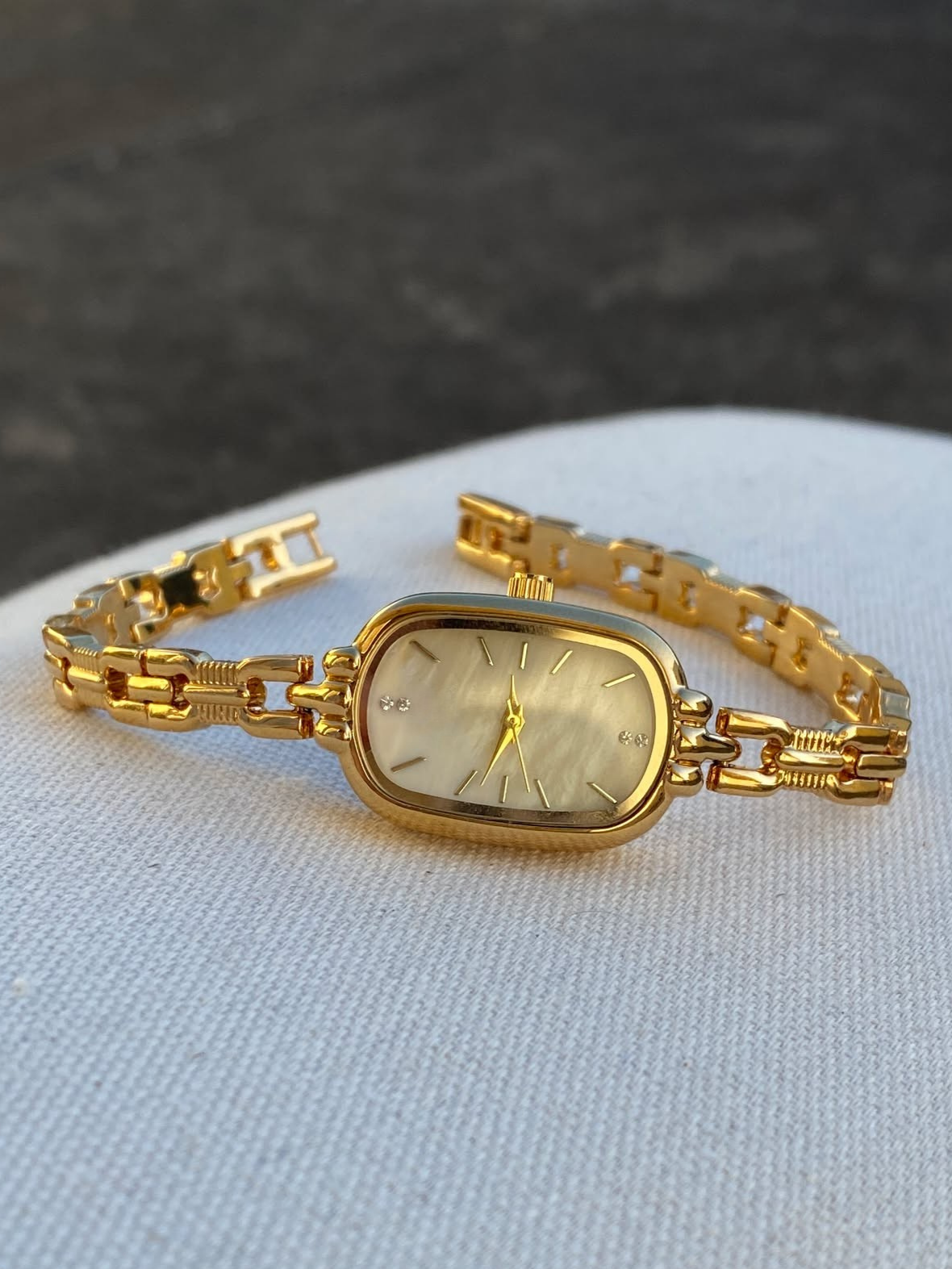 Vintage Gold Minimalist Watch