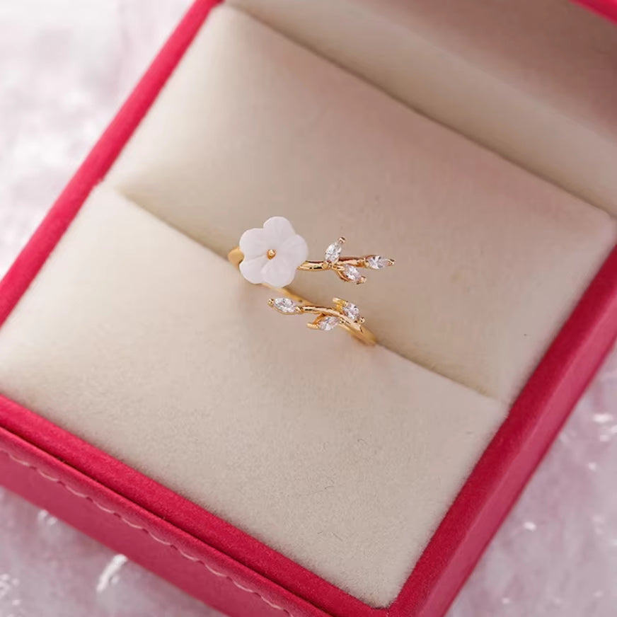 18K Gold Blossom Flower Ring